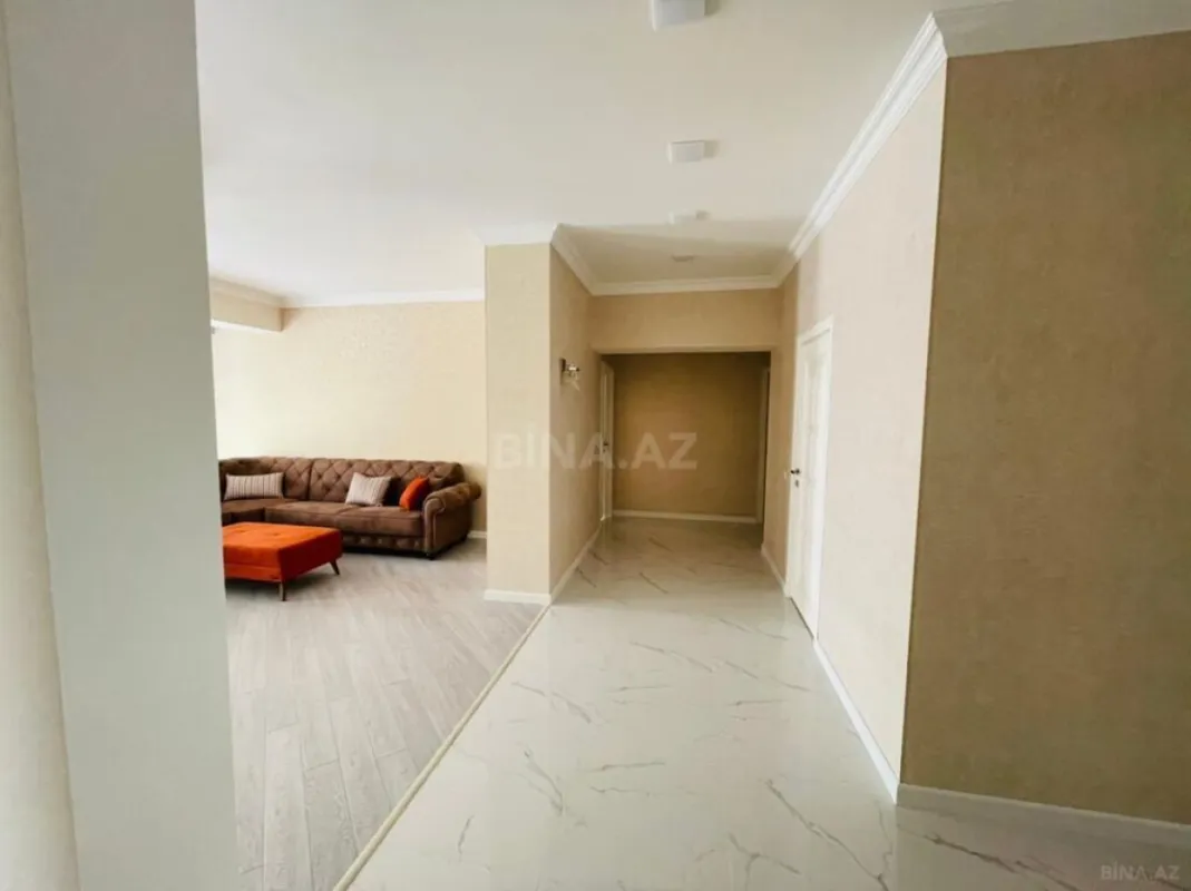 Kirayə verilir 4 otaqlı mənzil 180 m²