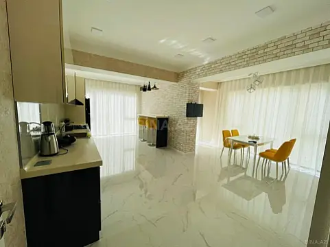 Kirayə verilir 4 otaqlı mənzil 180 m²