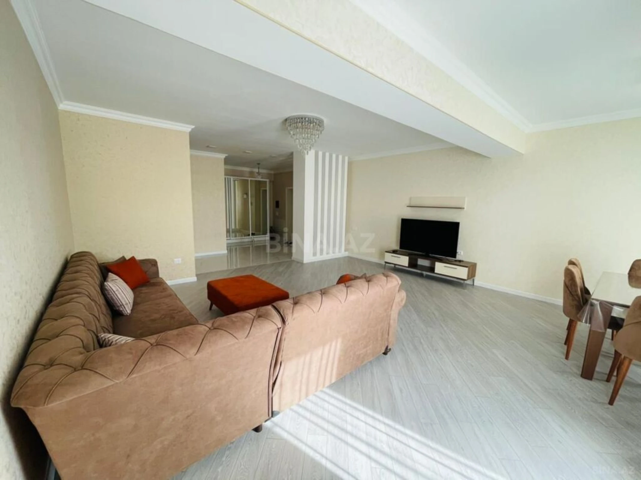 Kirayə verilir 4 otaqlı mənzil 180 m²