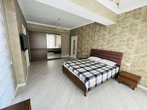 Kirayə verilir 4 otaqlı mənzil 180 m²