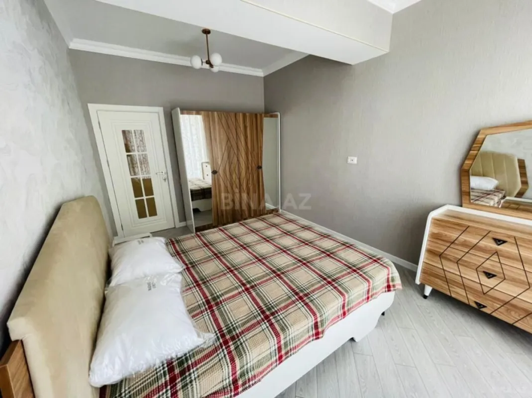 Kirayə verilir 4 otaqlı mənzil 180 m²