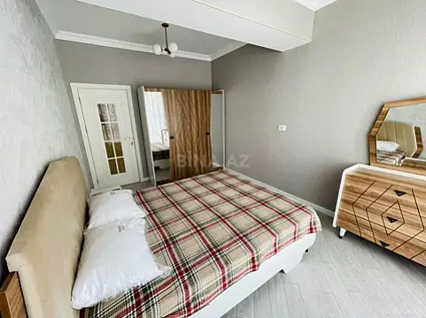 Kirayə verilir 4 otaqlı mənzil 180 m²