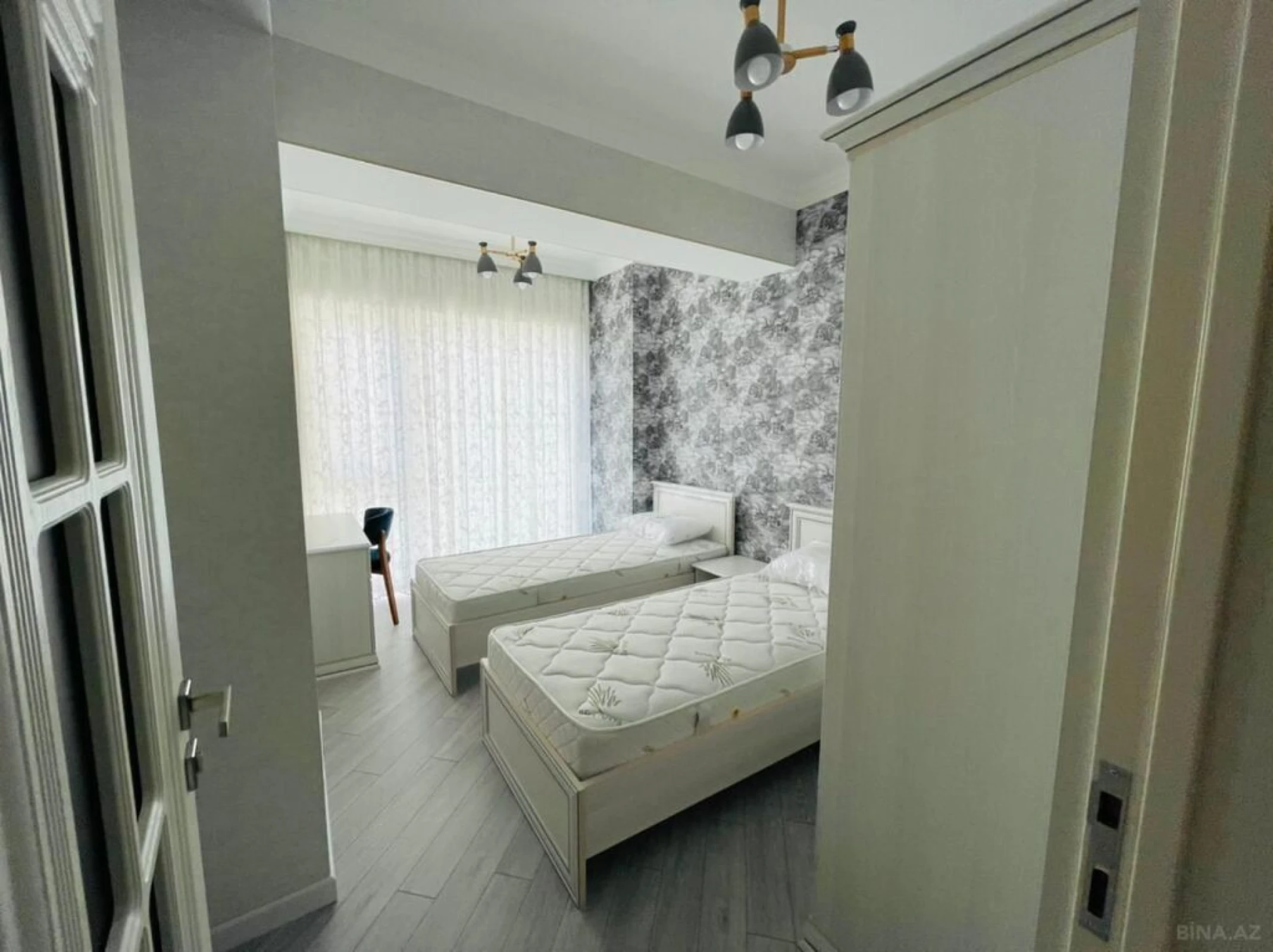 Kirayə verilir 4 otaqlı mənzil 180 m²
