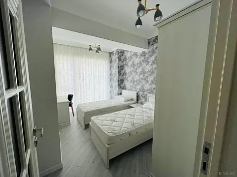 Kirayə verilir 4 otaqlı mənzil 180 m²