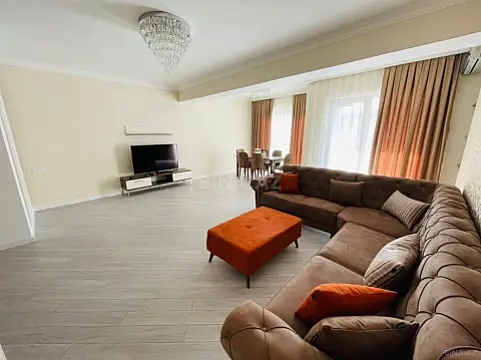 Kirayə verilir 4 otaqlı mənzil 180 m²