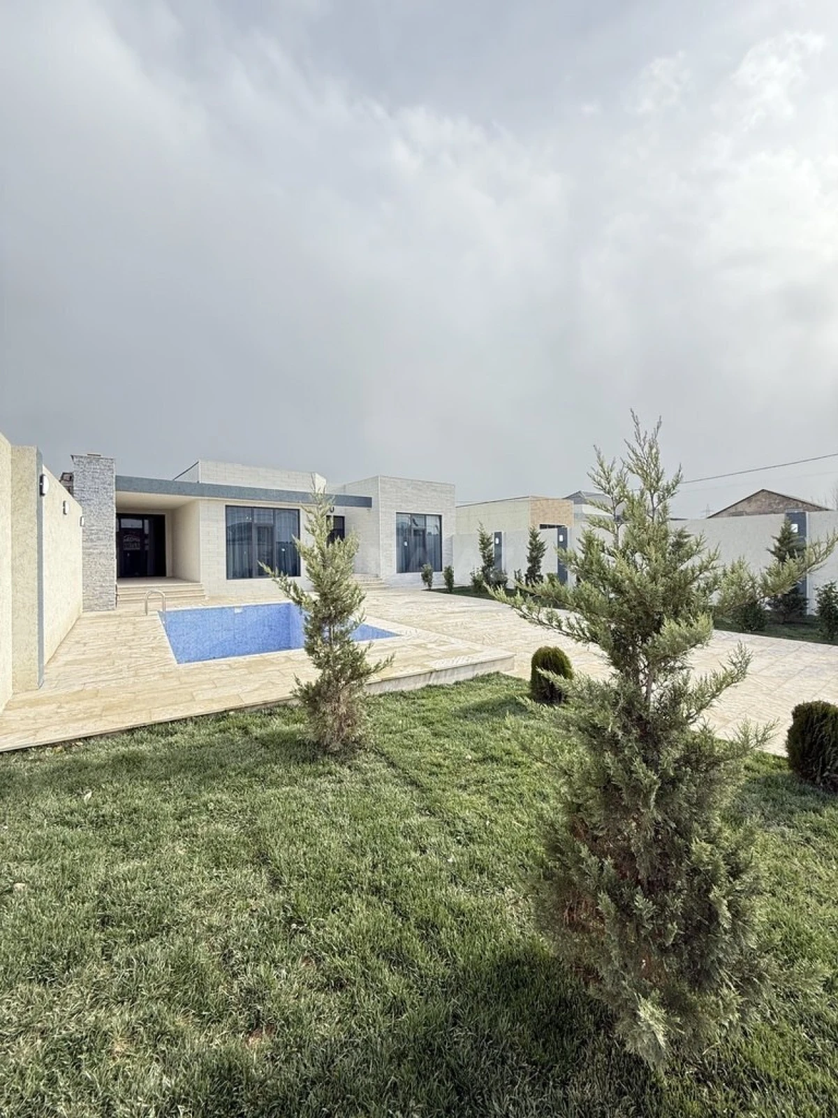 Satılır 4 otaqlı həyət evi 175 m²