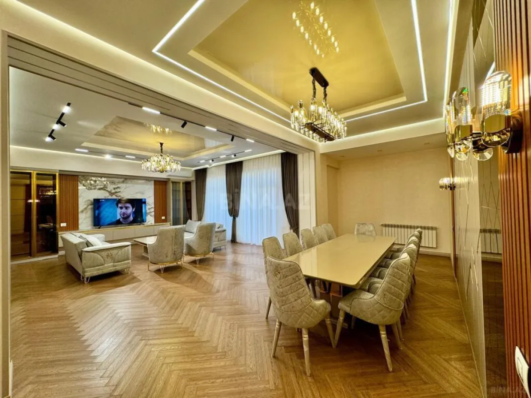 Kirayə verilir 4 otaqlı mənzil 250 m²