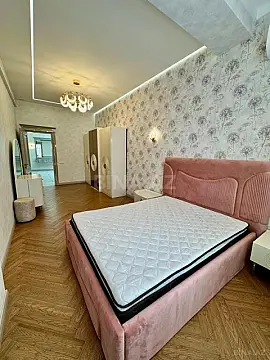 Kirayə verilir 4 otaqlı mənzil 250 m²