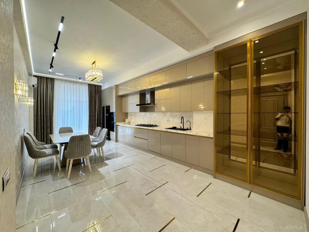 Kirayə verilir 4 otaqlı mənzil 250 m²