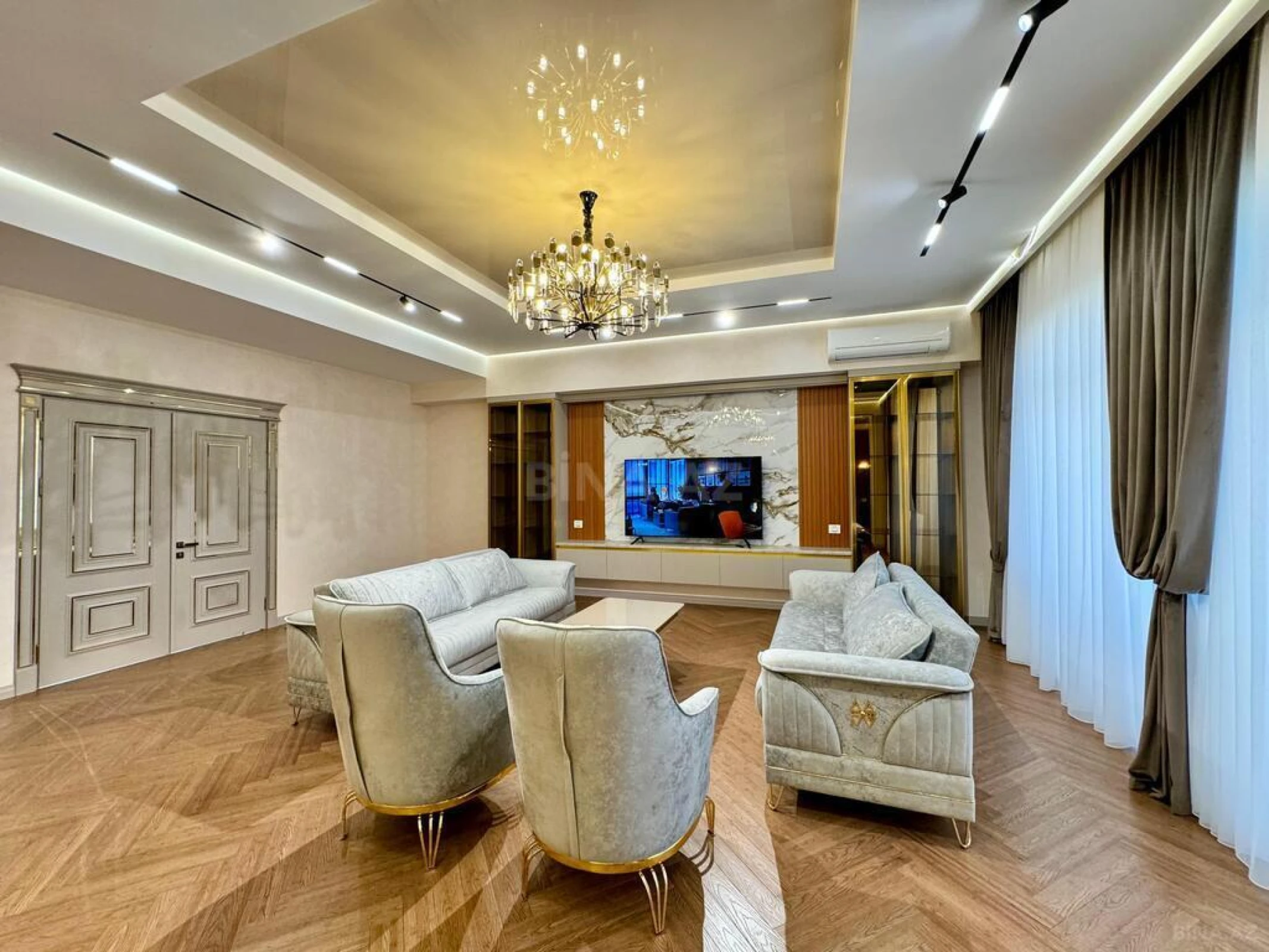 Kirayə verilir 4 otaqlı mənzil 250 m²