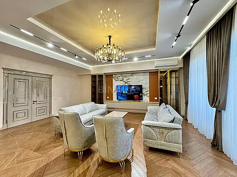 Kirayə verilir 4 otaqlı mənzil 250 m²