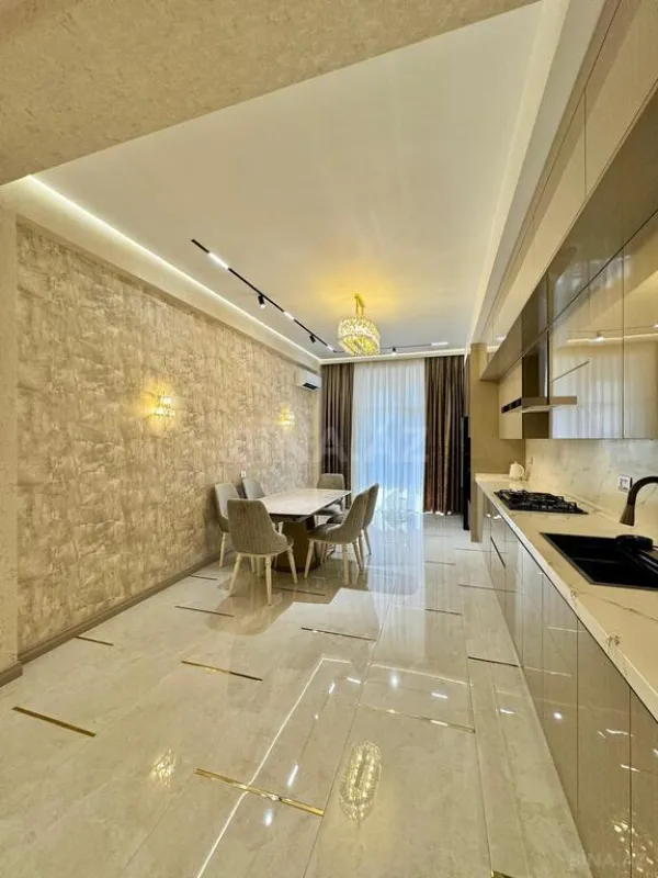 Kirayə verilir 4 otaqlı mənzil 250 m²