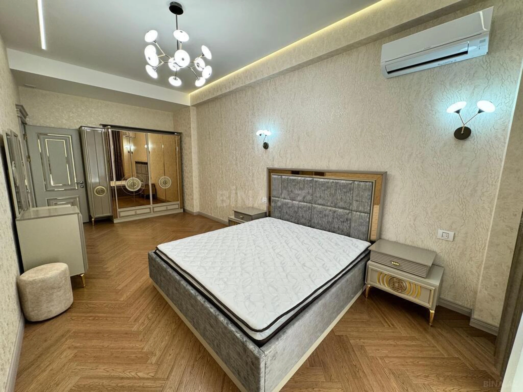 Kirayə verilir 4 otaqlı mənzil 250 m²