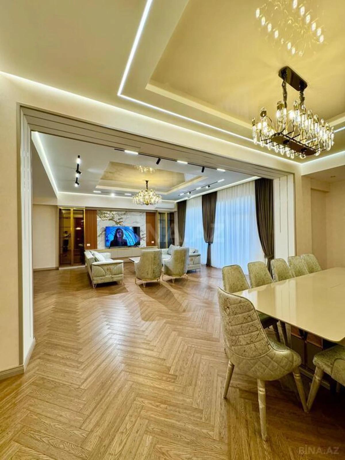 Kirayə verilir 4 otaqlı mənzil 250 m²