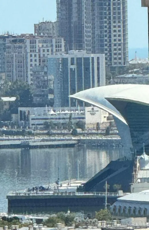 Kirayə verilir 4 otaqlı mənzil 250 m²