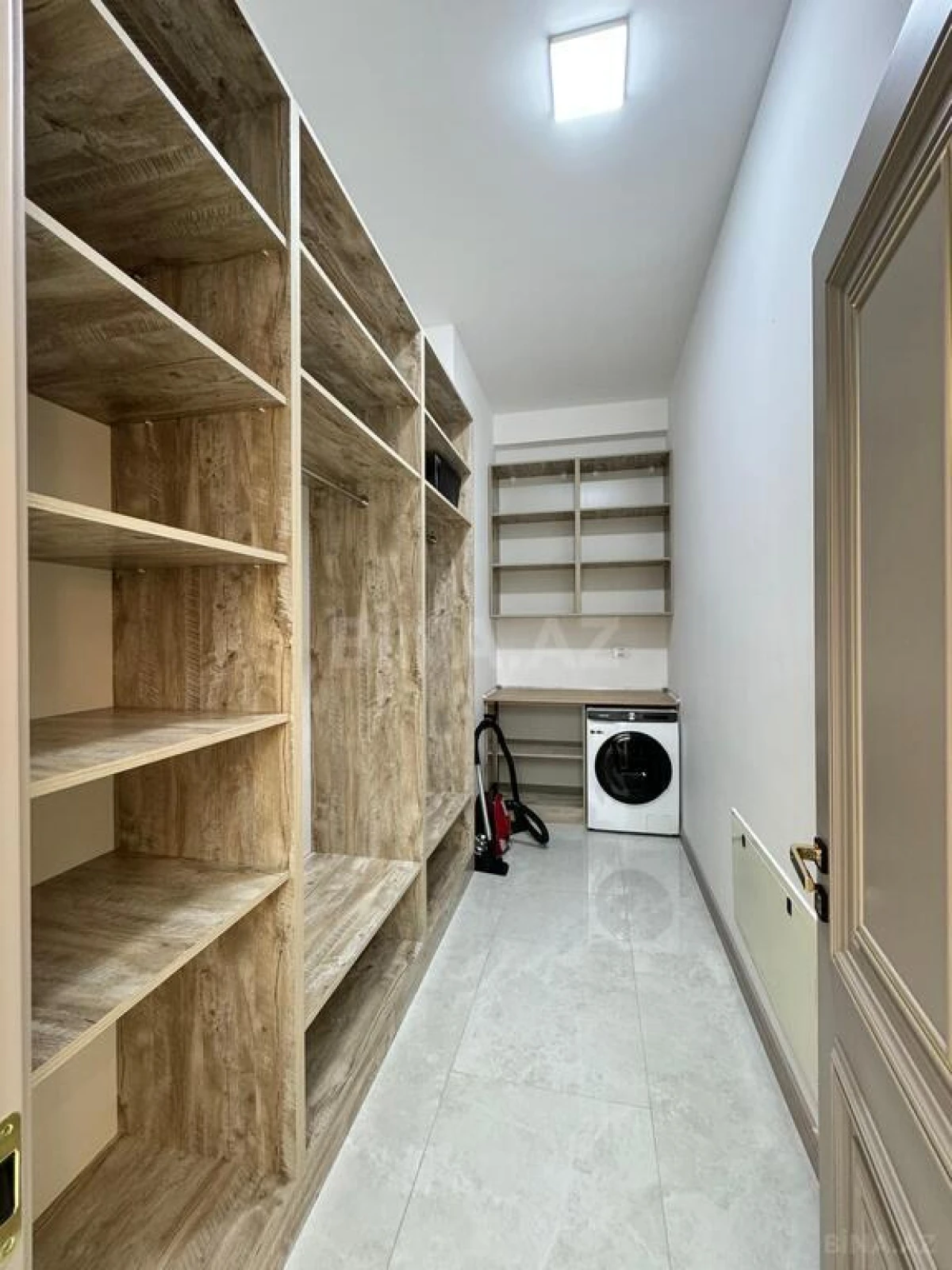 Kirayə verilir 4 otaqlı mənzil 250 m²