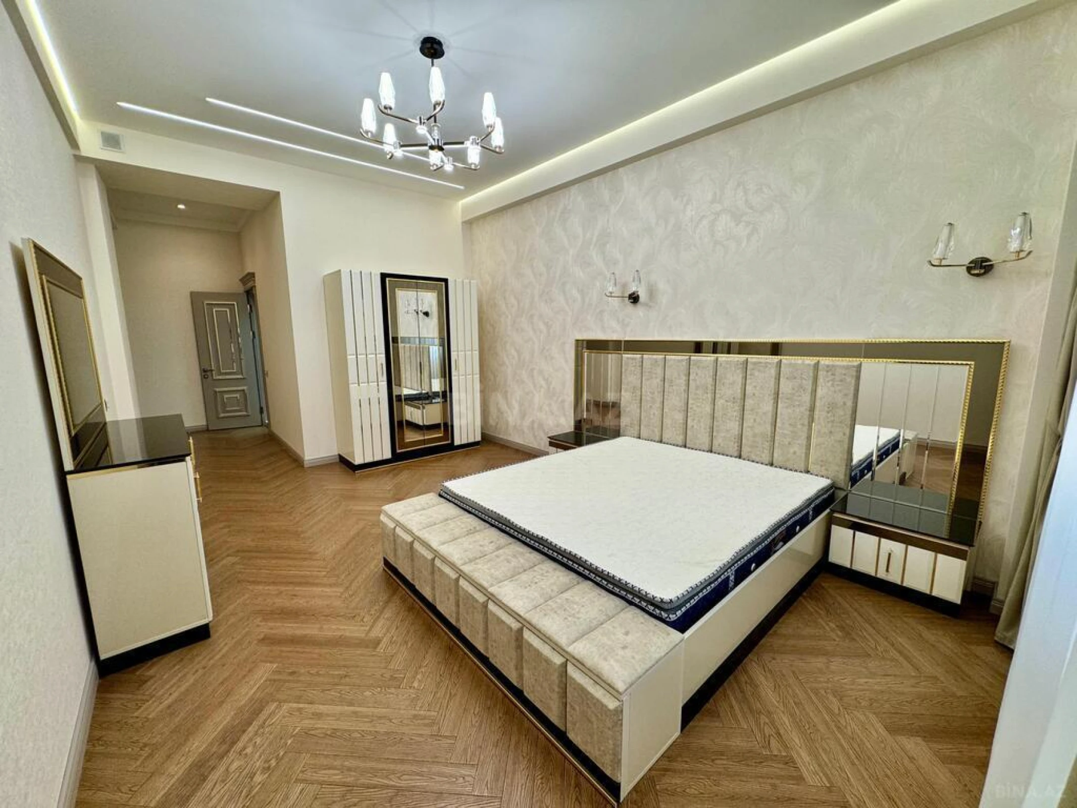Kirayə verilir 4 otaqlı mənzil 250 m²