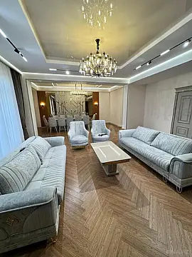 Kirayə verilir 4 otaqlı mənzil 250 m²