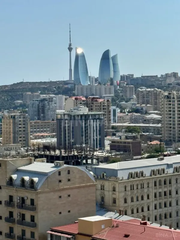 Kirayə verilir 4 otaqlı mənzil 250 m²