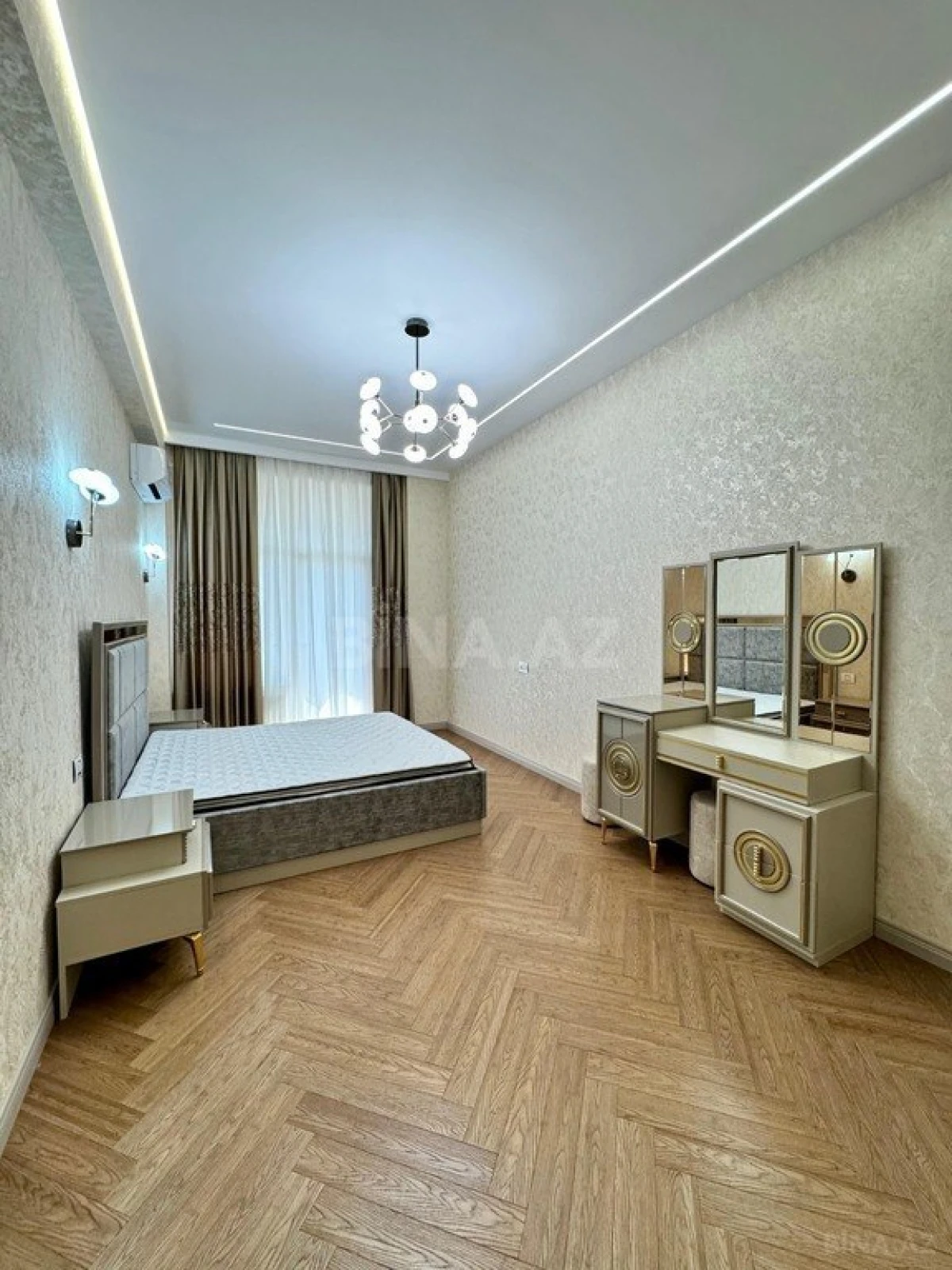 Kirayə verilir 4 otaqlı mənzil 255 m²