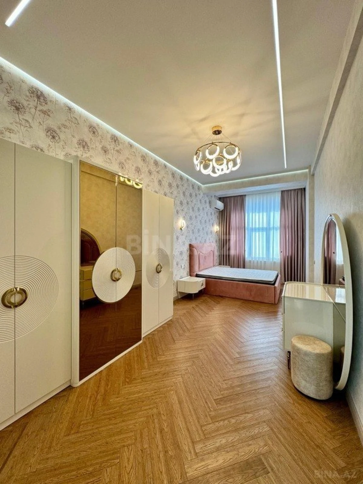 Kirayə verilir 4 otaqlı mənzil 255 m²