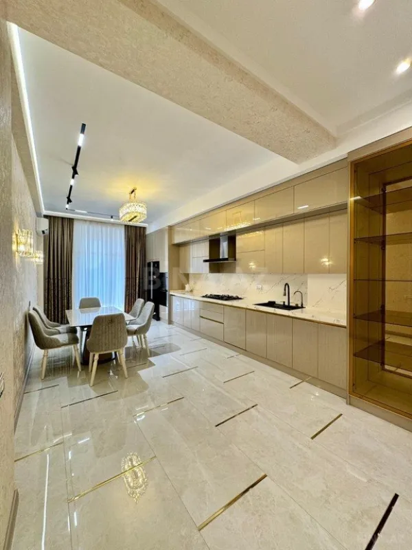 Kirayə verilir 4 otaqlı mənzil 255 m²