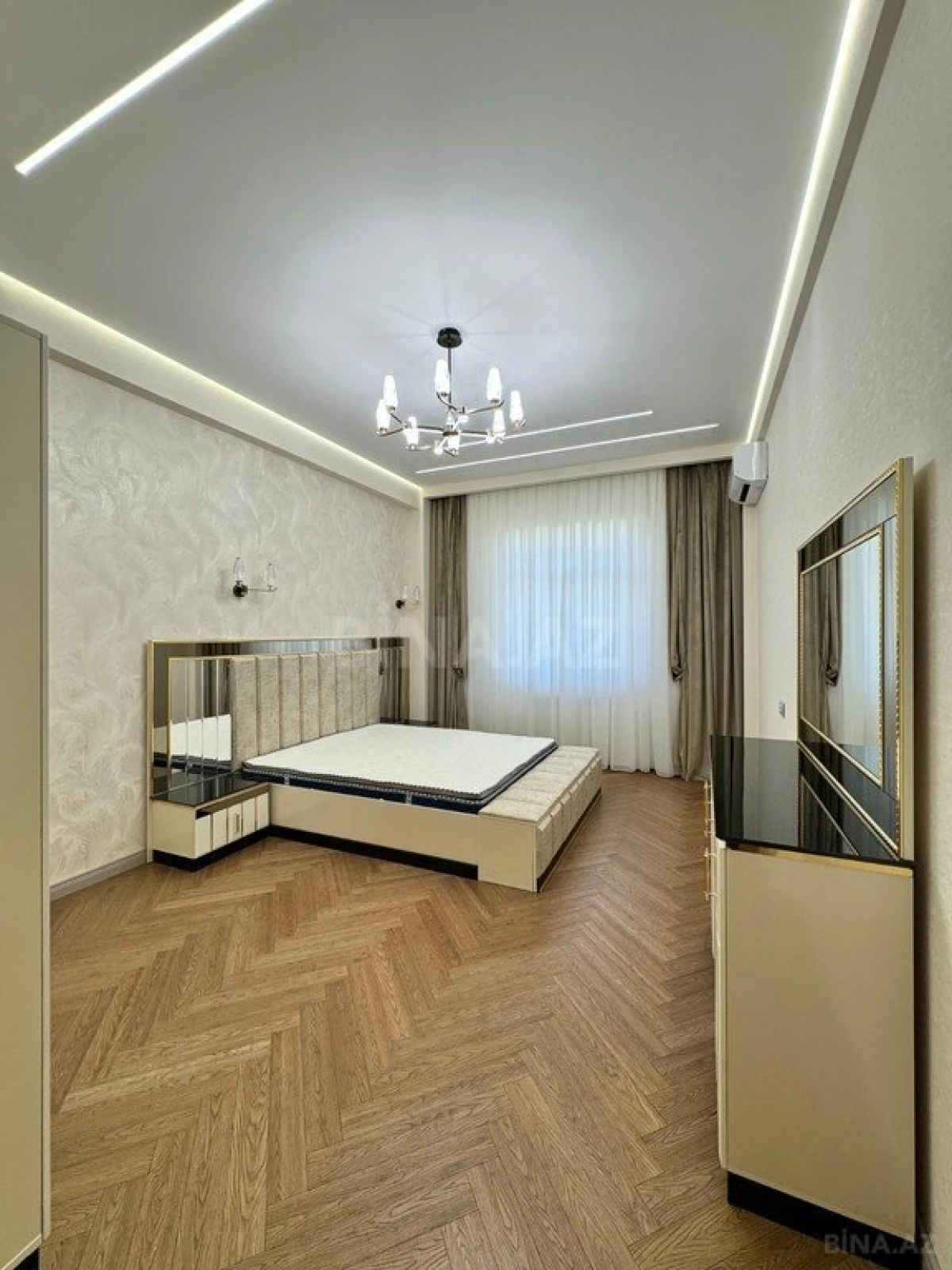 Kirayə verilir 4 otaqlı mənzil 255 m²