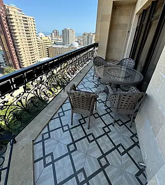 Kirayə verilir 4 otaqlı mənzil 255 m²