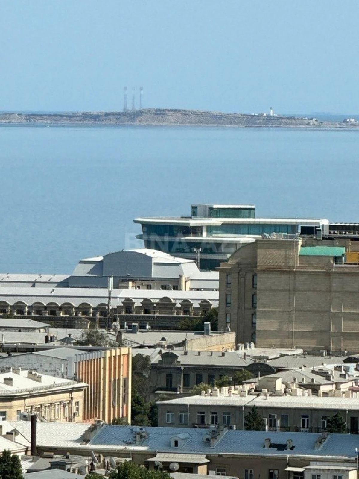 Kirayə verilir 4 otaqlı mənzil 255 m²