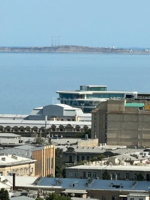 Kirayə verilir 4 otaqlı mənzil 255 m²