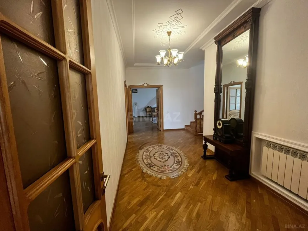 Satılır 7 otaqlı həyət evi 450 m²