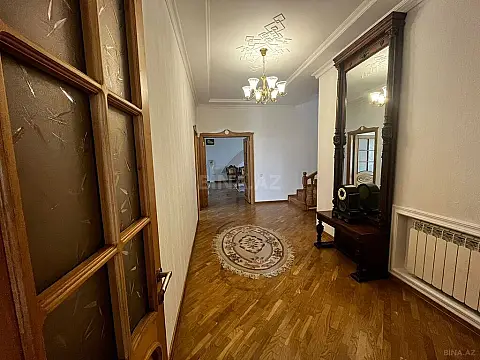 Satılır 7 otaqlı həyət evi 450 m²