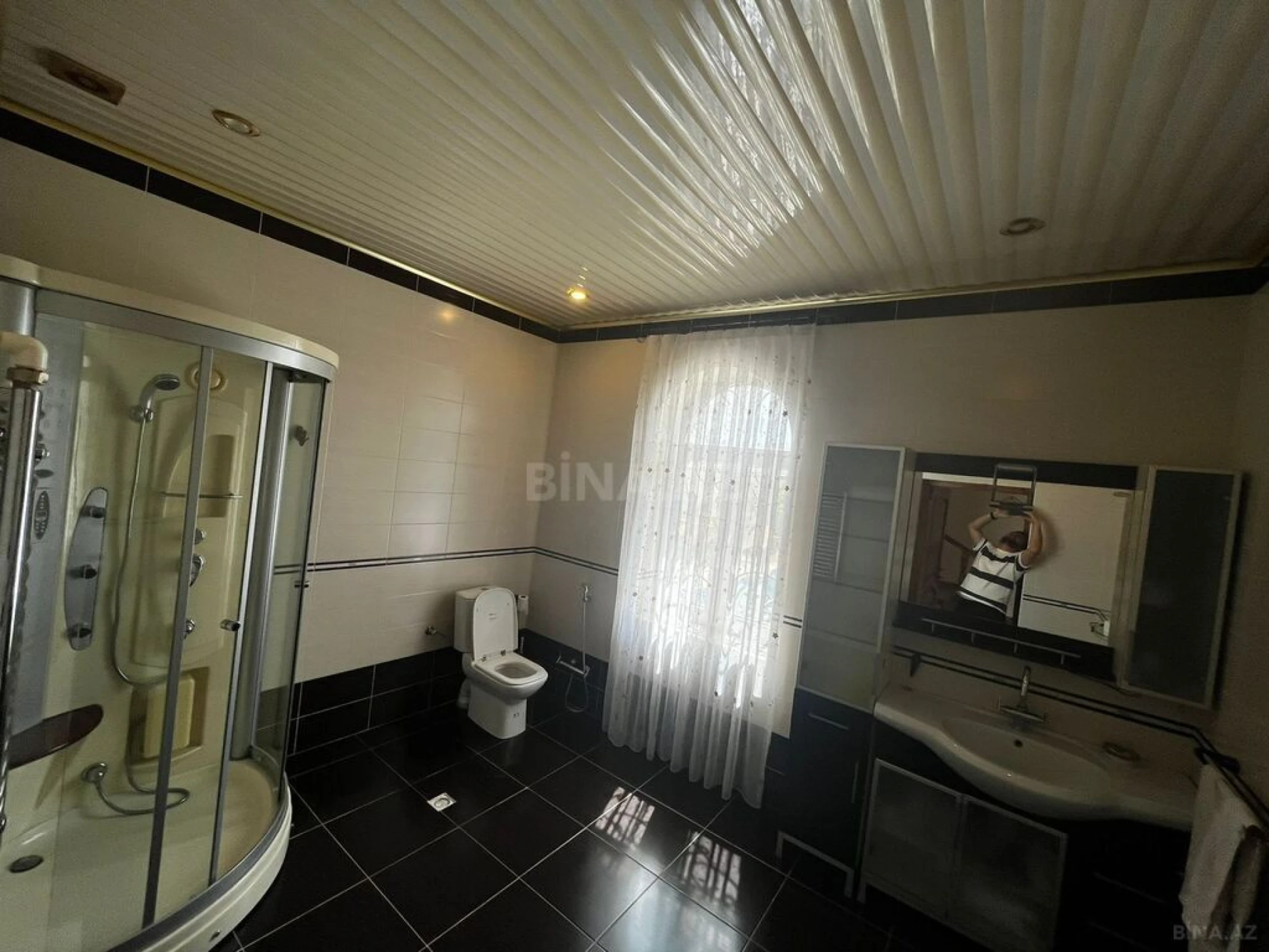 Satılır 7 otaqlı həyət evi 450 m²