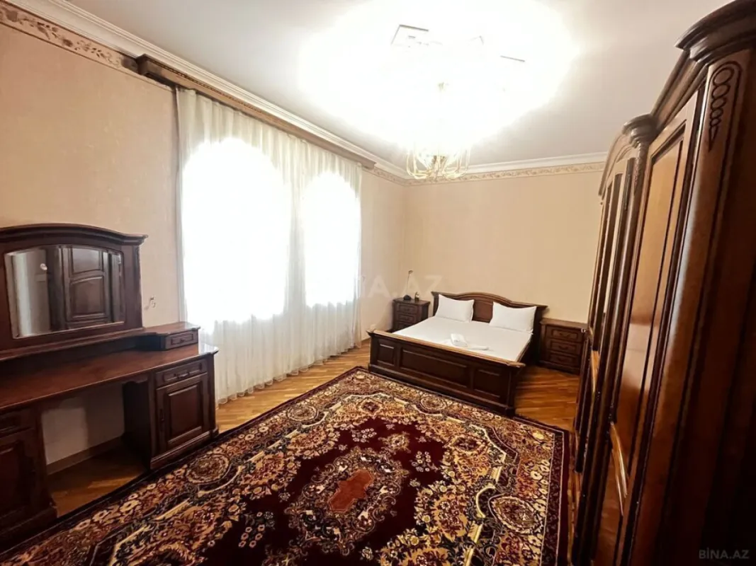 Satılır 7 otaqlı həyət evi 450 m²