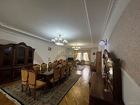 Satılır 7 otaqlı həyət evi 450 m²