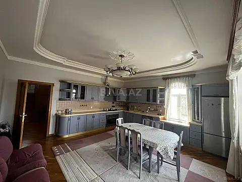 Satılır 7 otaqlı həyət evi 450 m²