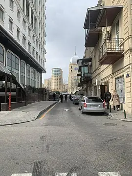 Satılır obyekt 2000 m²