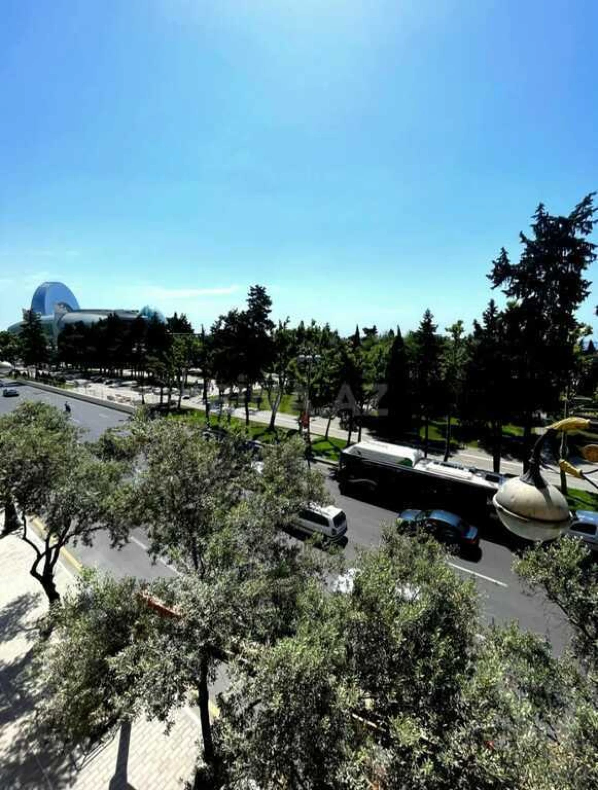 Satılır 4 otaqlı mənzil 150 m²