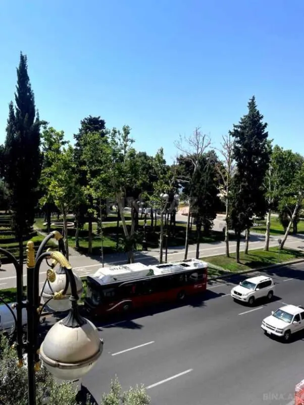 Satılır 4 otaqlı mənzil 150 m²