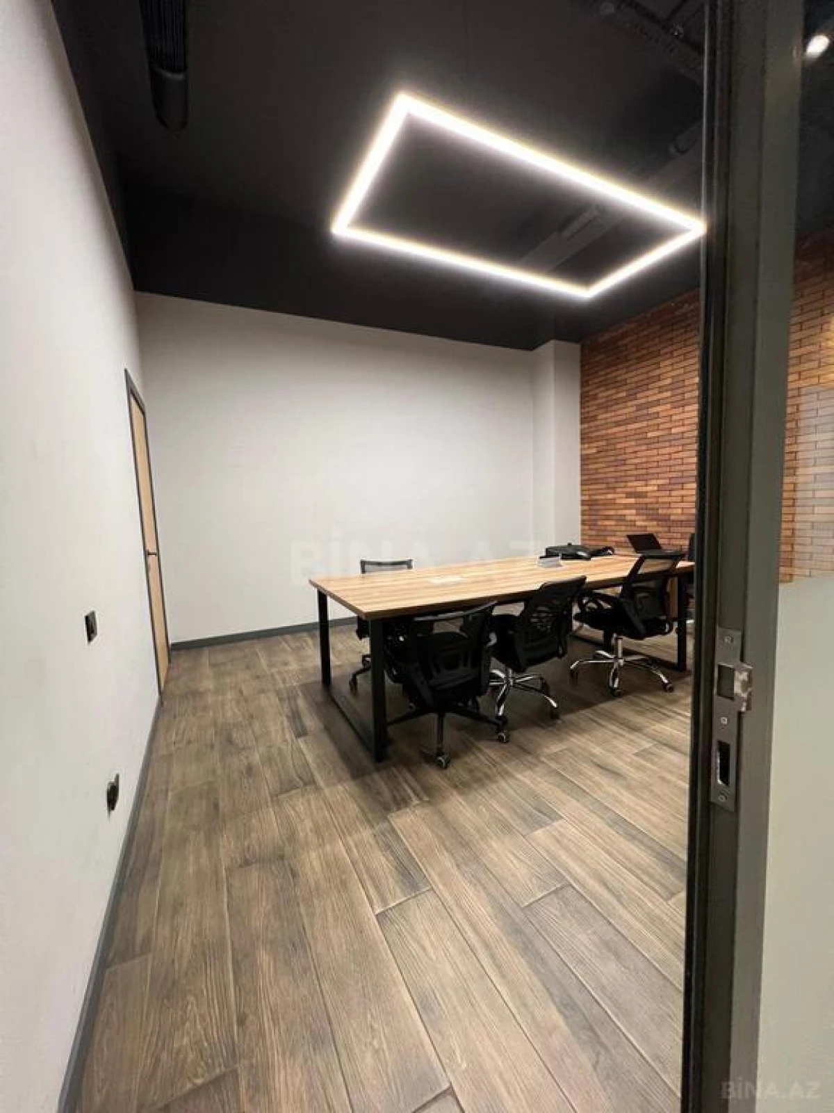 Kirayə verilir 8 otaqlı ofis 350 m²
