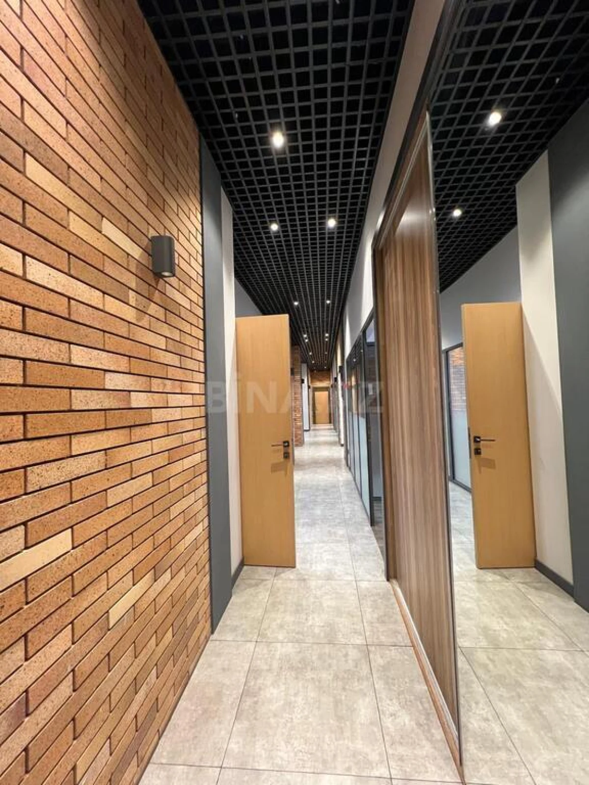 Kirayə verilir 8 otaqlı ofis 350 m²