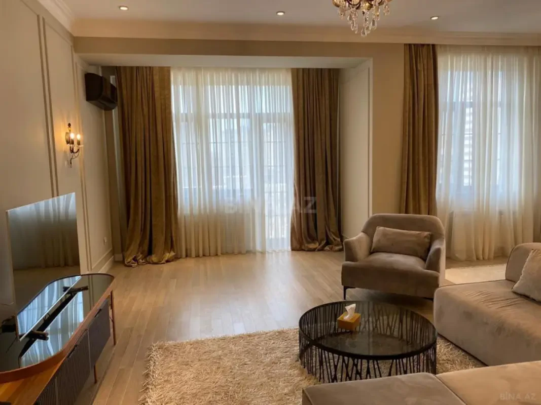 Kirayə verilir 2 otaqlı mənzil 110 m²