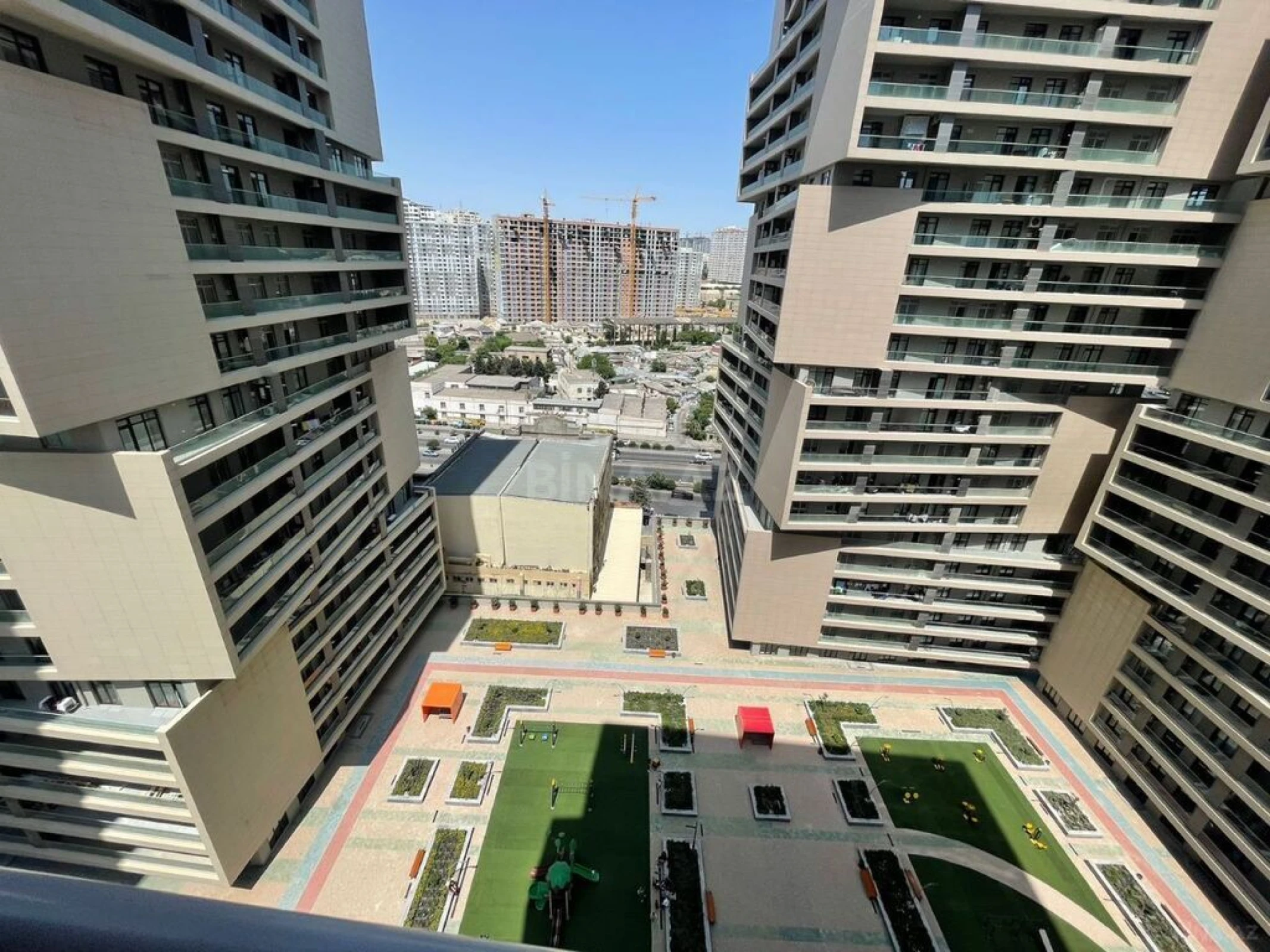 Satılır 3 otaqlı mənzil 148 m²
