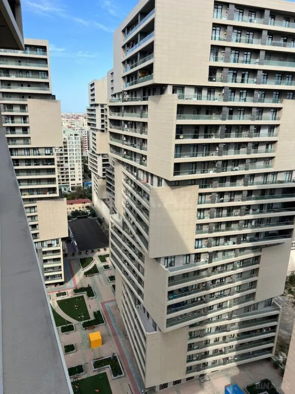 Satılır 3 otaqlı mənzil 148 m²