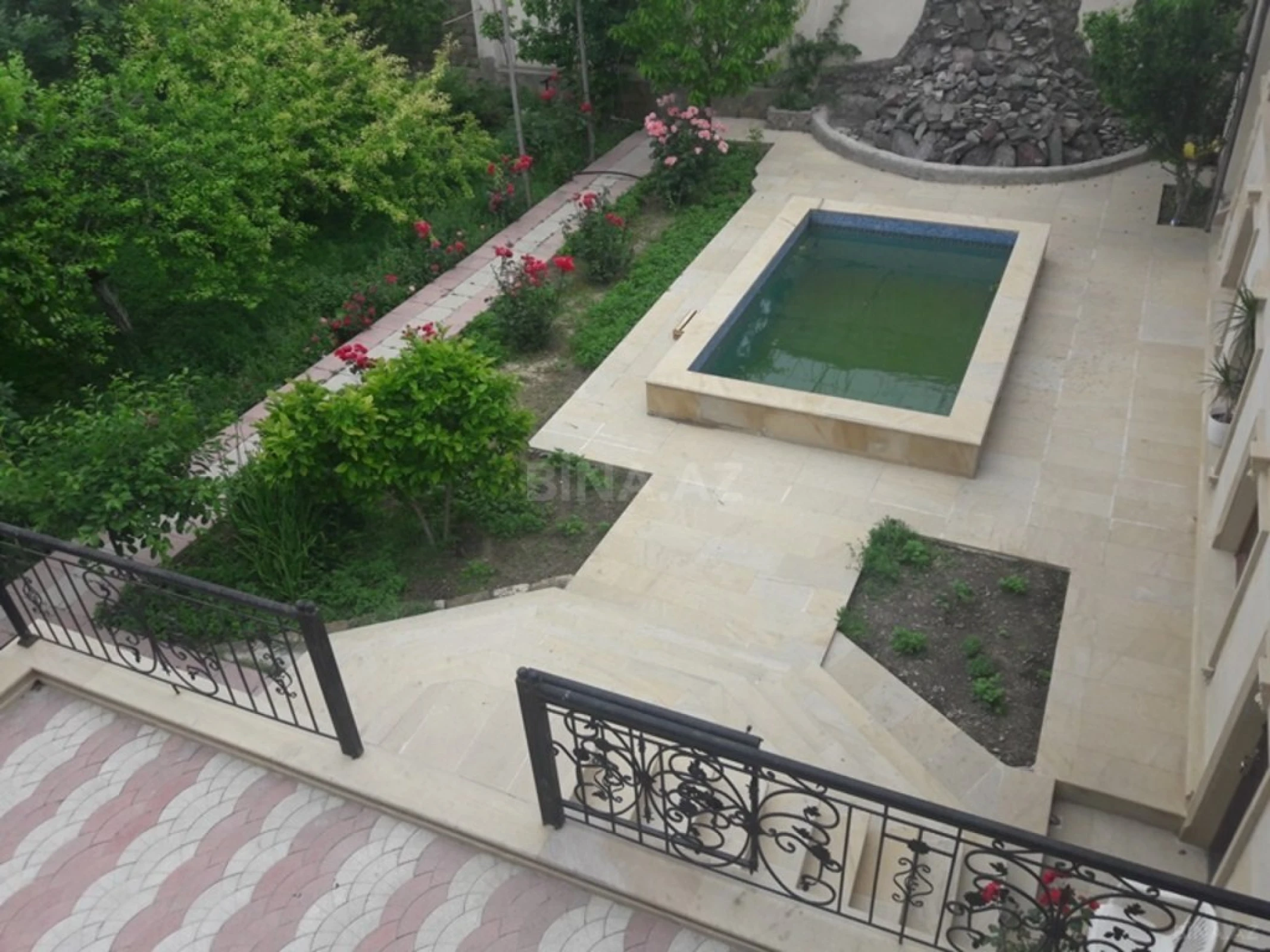 Satılır 6 otaqlı həyət evi 450 m²