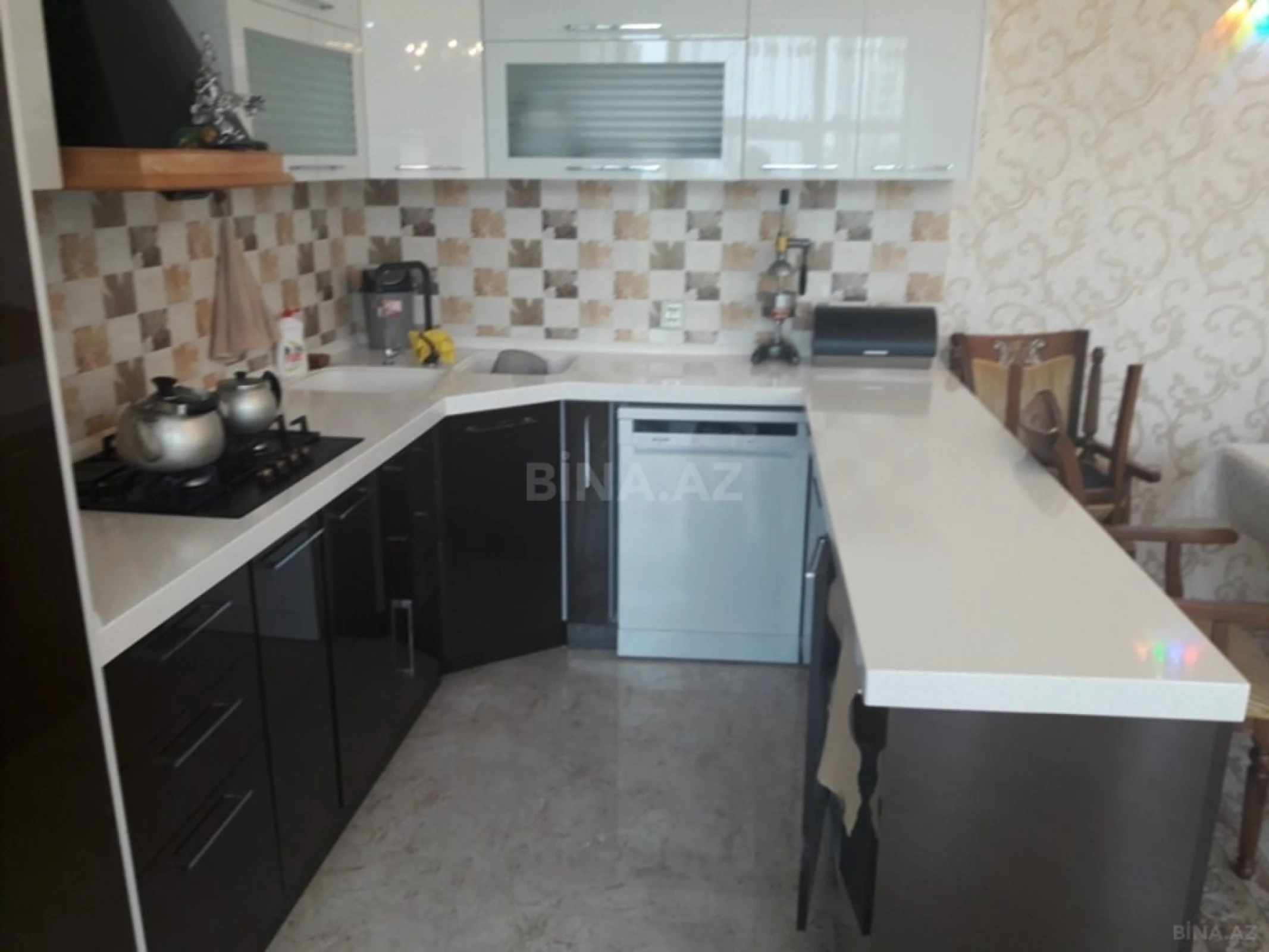 Satılır 6 otaqlı həyət evi 450 m²