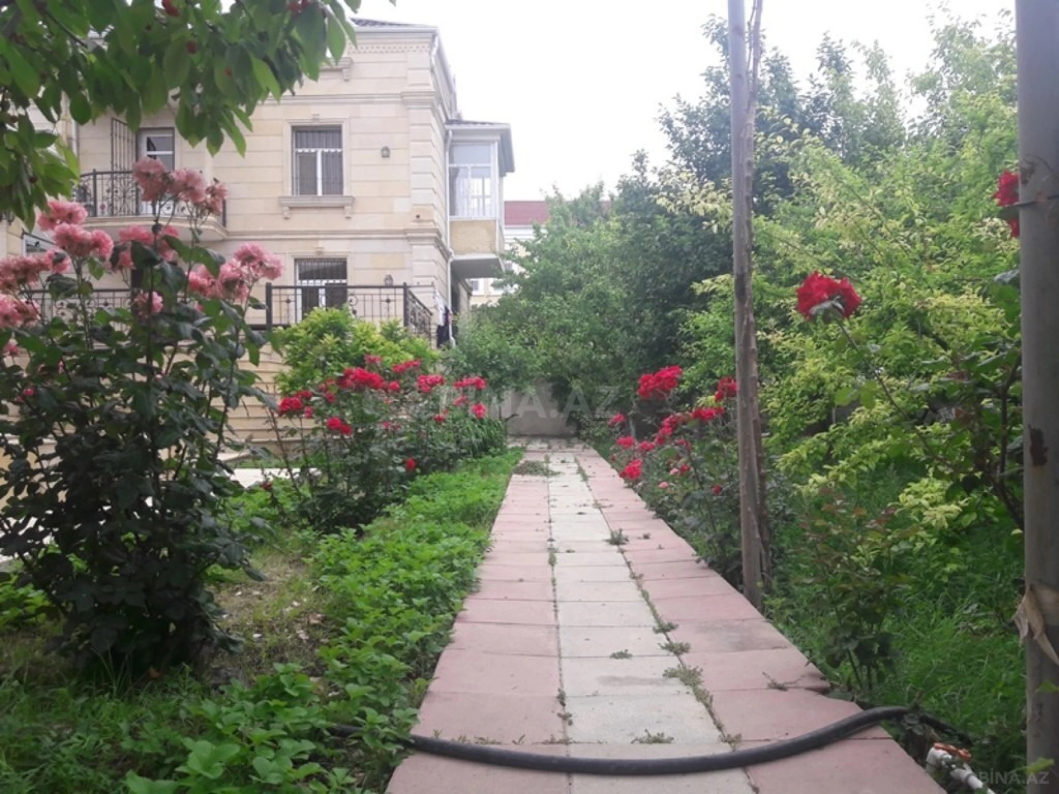 Satılır 6 otaqlı həyət evi 450 m²