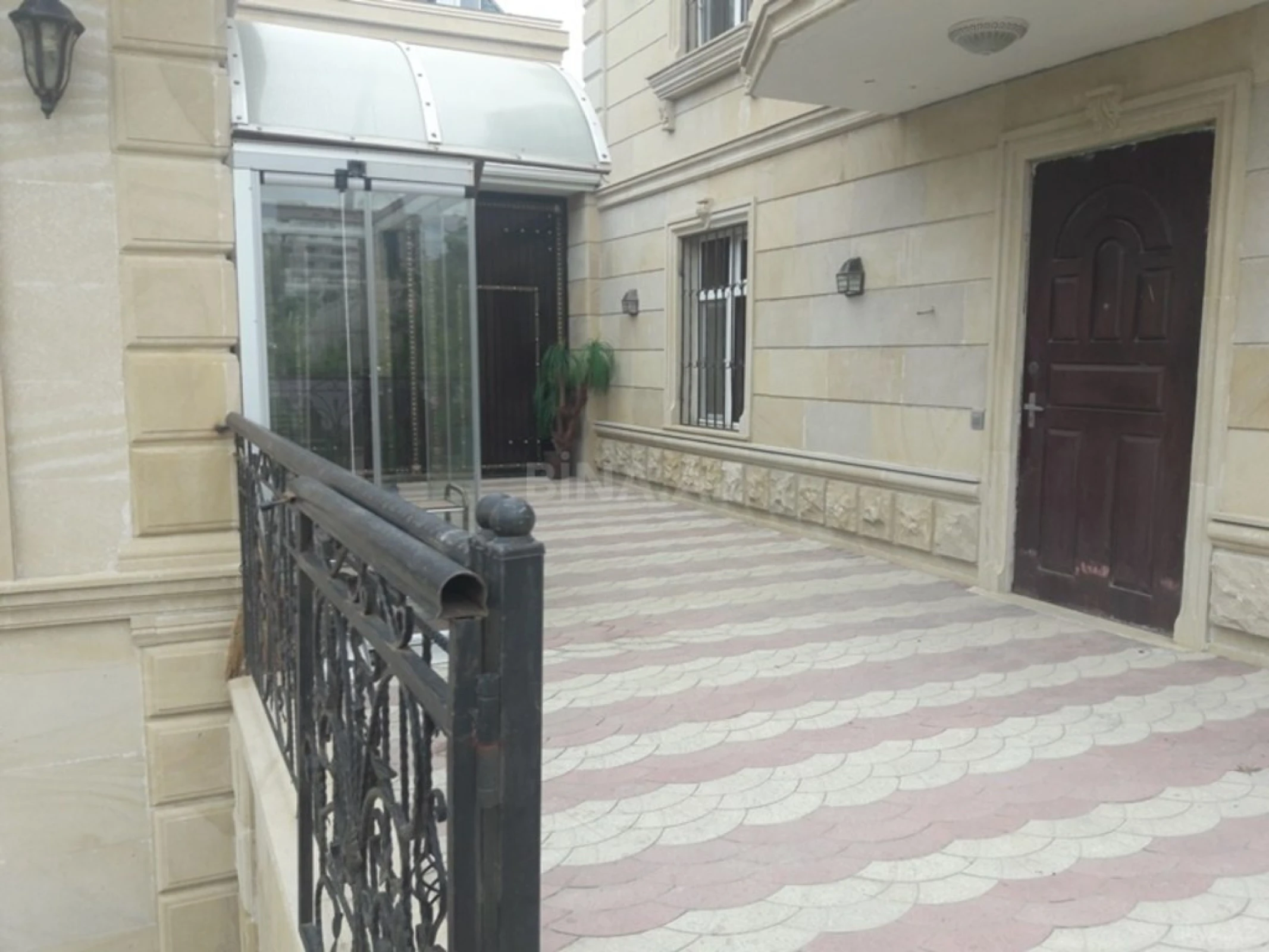 Satılır 6 otaqlı həyət evi 450 m²