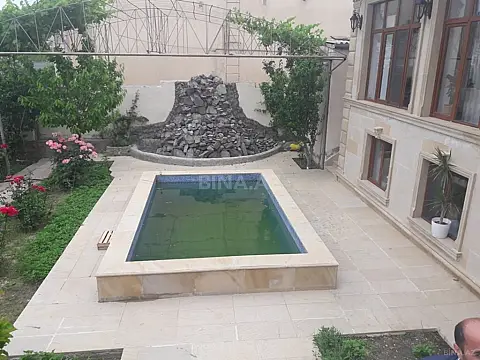 Satılır 6 otaqlı həyət evi 450 m²