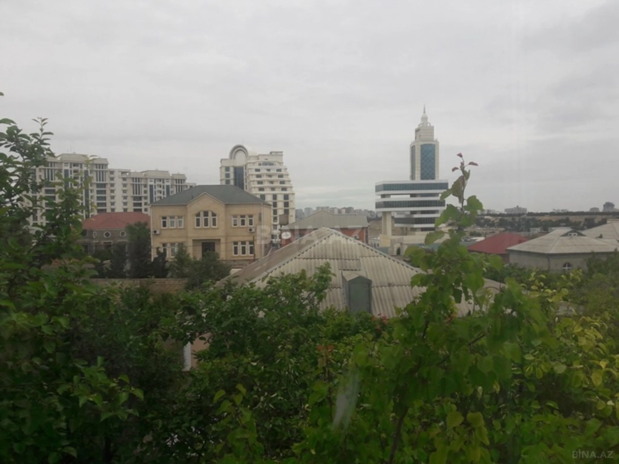 Satılır 6 otaqlı həyət evi 450 m²